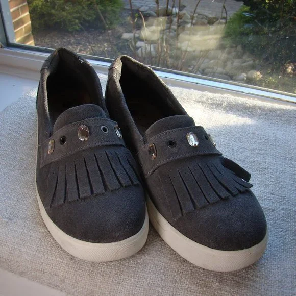 Earth Origins Mabel grey genuine suede leather embellished fringe moccasins  s10 - Picture 2 of 6
